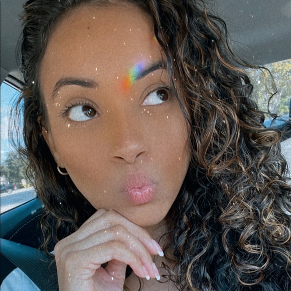 Meet your Posher, Stephanie - Picture 1 of 2